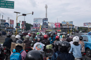 Der Verkehr kann zu Spitzenzeiten schon ganz schön anstrengend sein aber das soll nichts im Vergleich zu Jakarta sein. In Jogja kommt man immer noch ein bisschen voran.