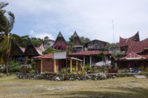 Unsere Unterkunft (das kleine Gebäude im Vordergrund)